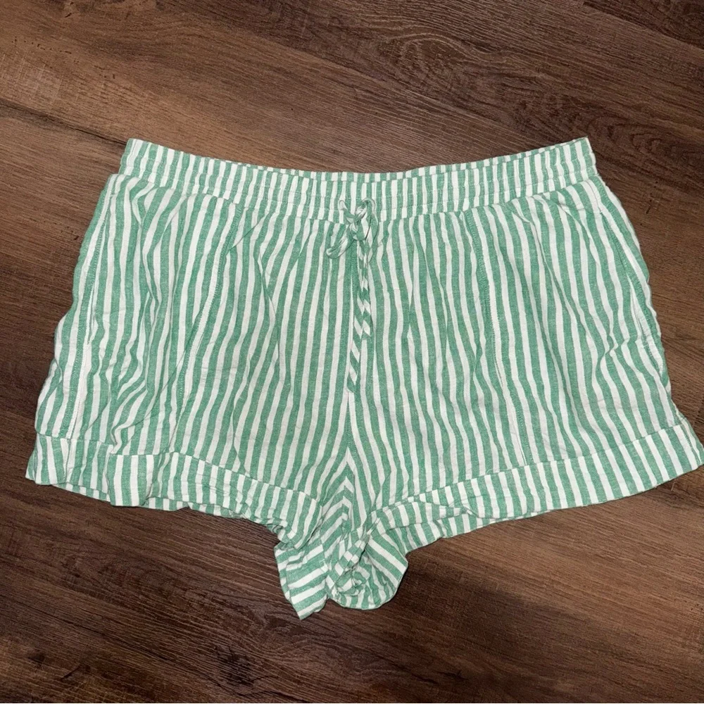 Like new! Target Universal Thread Green & White Striped Pull-on Shorts